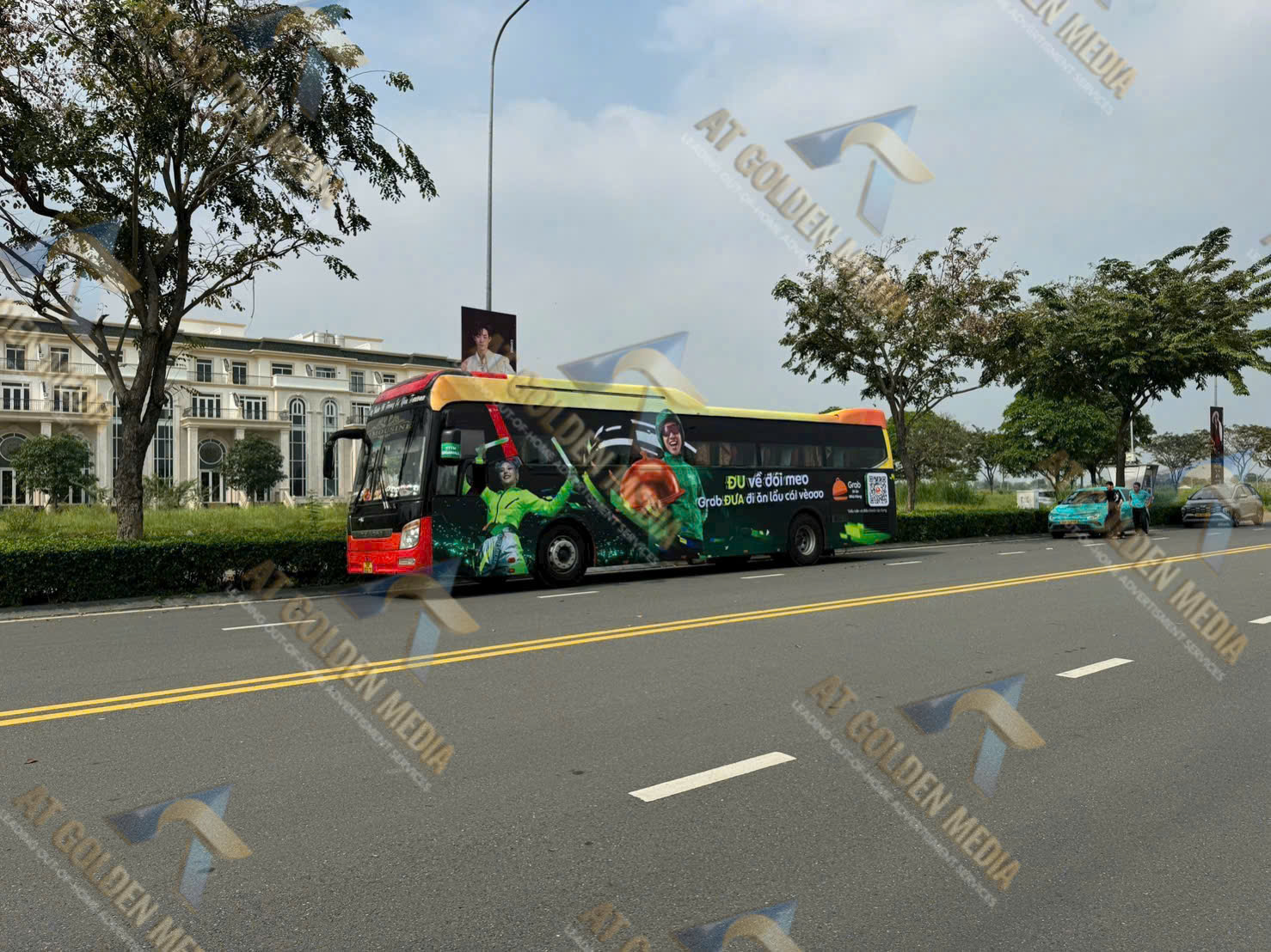 Quảng Cáo Xe Bus Trọn Gói: Báo Giá & 6 Bước Triển Khai 2 Dịch Vụ Quảng Cáo Dán Decal Xe Bus Chuyên Nghiệp