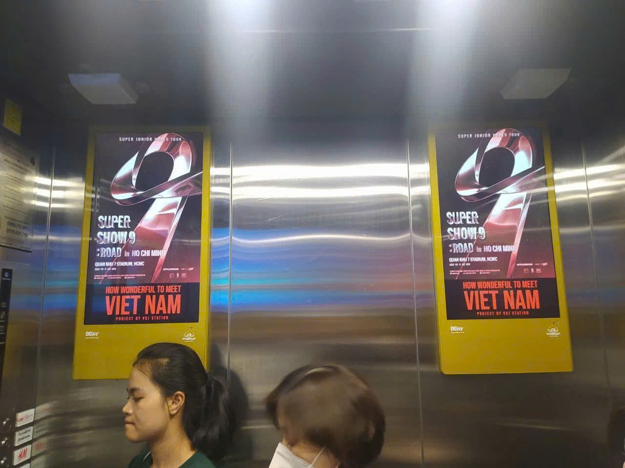Màn Hình LCD Trong Thang Máy