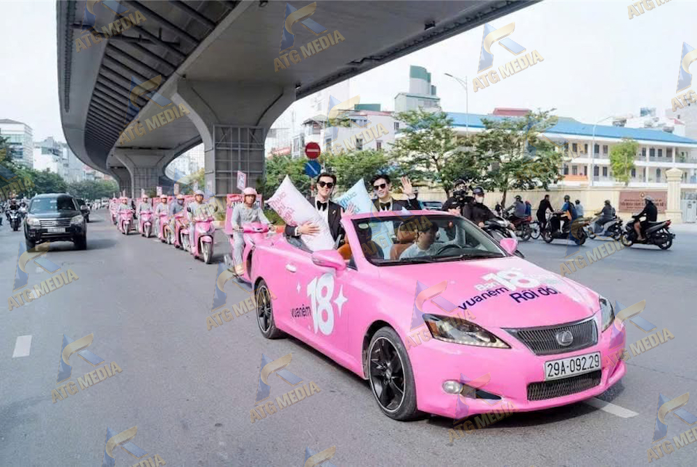 10 Hình Thức Quảng Cáo OOH Hiệu Quả Cho Doanh Nghiệp 10 Roadshow xe máy kết hợp cùng xe mui trần do ATG MEDIA thực hiện