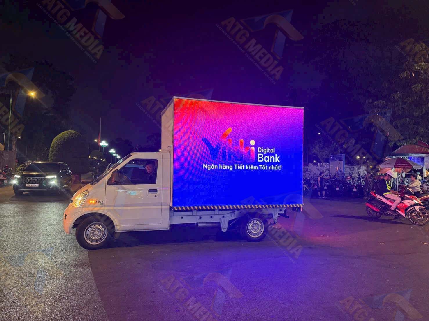 Các Hình Thức Quảng Cáo OOH Phổ Biến Hiện Nay 6 truck led