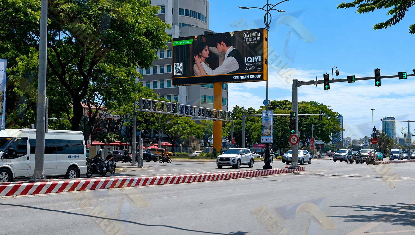 LED Billboard Là Gì? So Sánh LED Và Billboard Truyền Thống 5 6