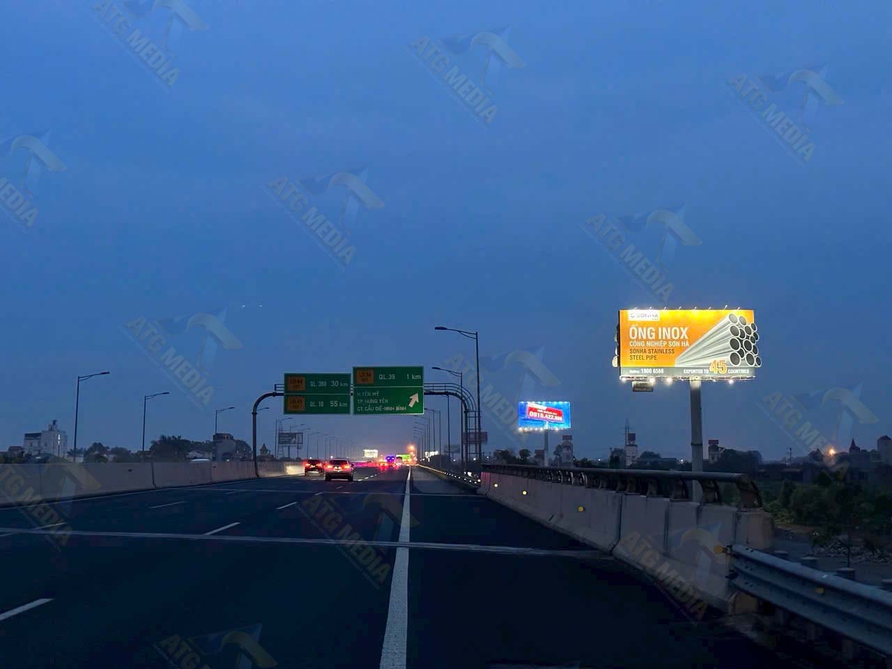 Billboard Là Gì? Kích Thước, Chi Phí & Hiệu Quả Quảng Cáo 4 Billboard 1